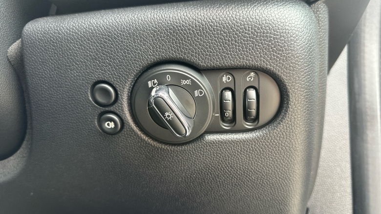 MINI Hatchback 1.5 Cooper Exclusive Premium 3dr Petrol Hatchback